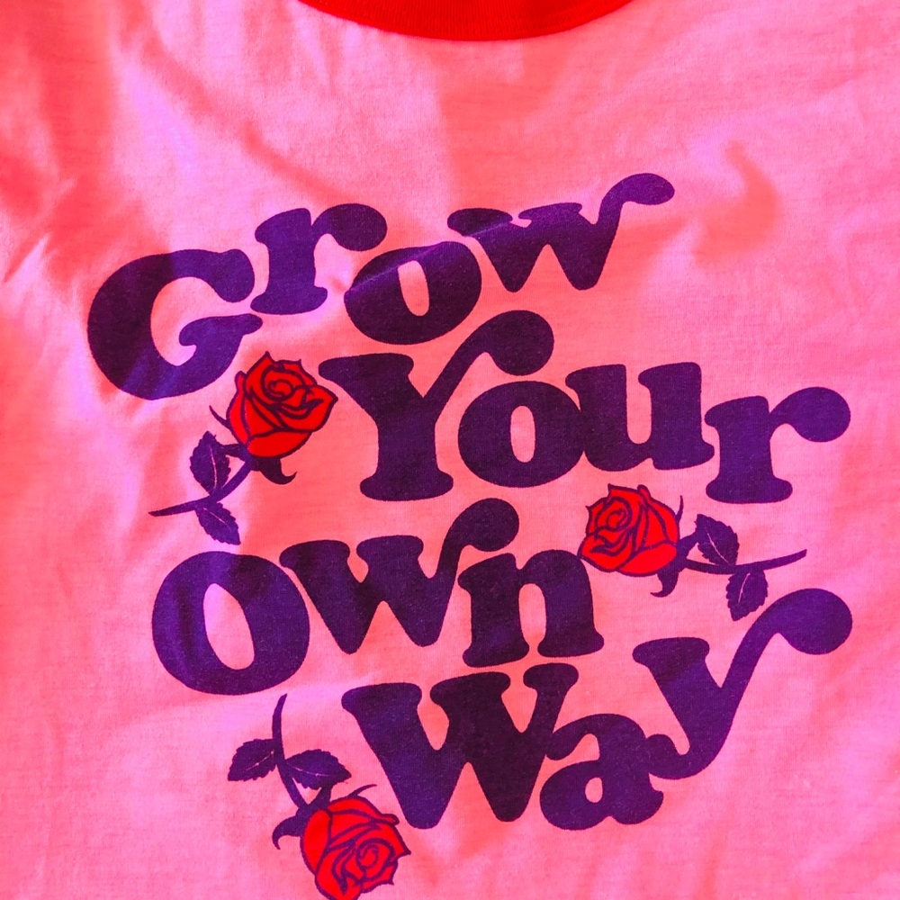 Cute vintage style graphic tee “Grow your own way”